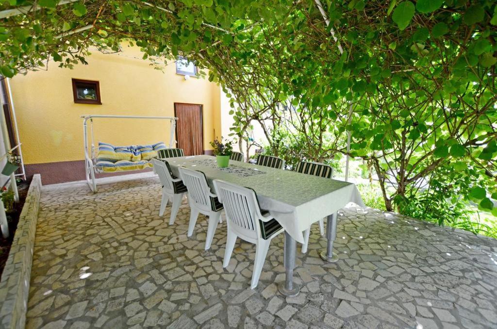 Apartment Karolina - Green Oasis Pula Exterior photo